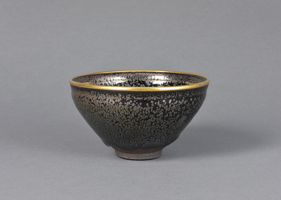 Cuenco de té tenmoku con esmalte oscuro de origen chino